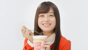 橋本環奈、3年ぶりにカップヌードルCM出演!「すっごいおいしい!」と笑顔