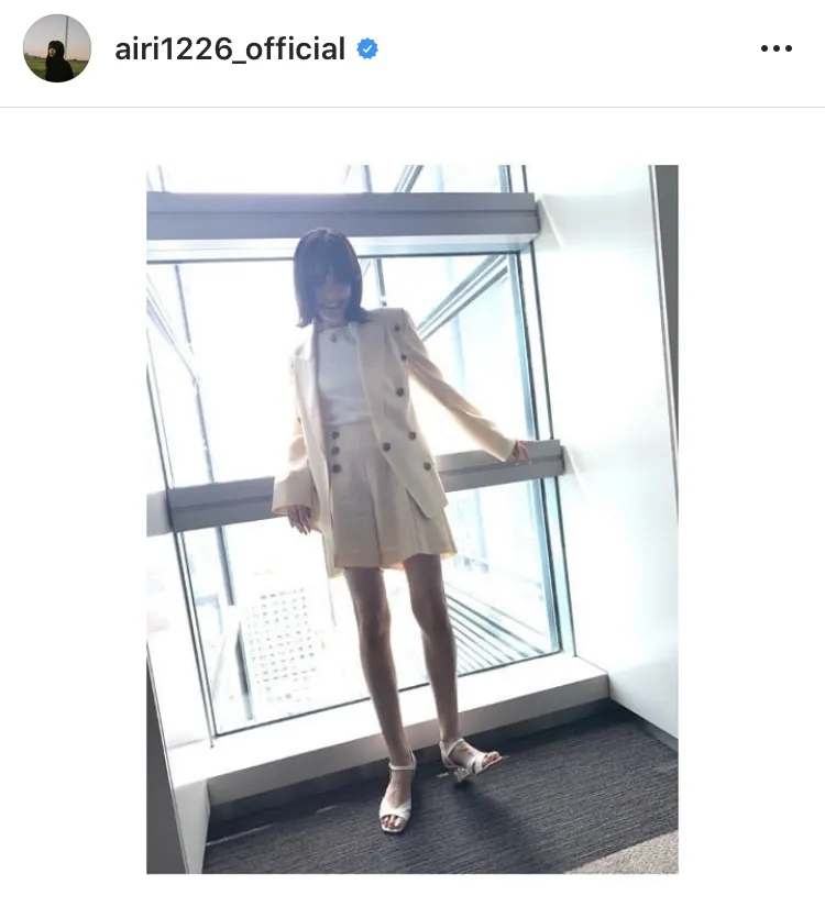 【写真を見る】松井愛莉、ショーパンからのぞく“美脚”を披露(ほか、ドアップSHOTなど10枚)