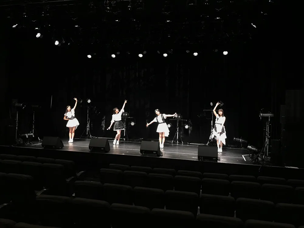 【写真を見る】「やっぱりライブは楽しい〜〜！」と喜びを語った東京女子流