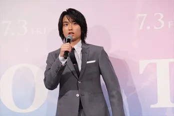 大型新人・奥平大兼、初めての舞台挨拶に「考えていた以上に緊張しなくて、困っています(笑)」映画「Mother マザー」完成披露