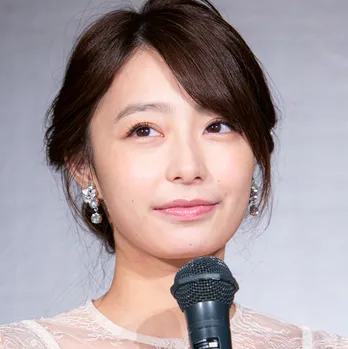 宇垣美里、無邪気な笑顔でブランコに乗る姿が「女神が遊んでる」「可愛すぎ」とファンの癒やしに