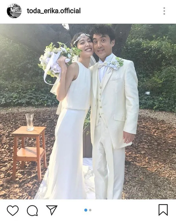 【写真を見る】尚(戸田)と真司(ムロ)の幸せそうな結婚式シーンオフショット