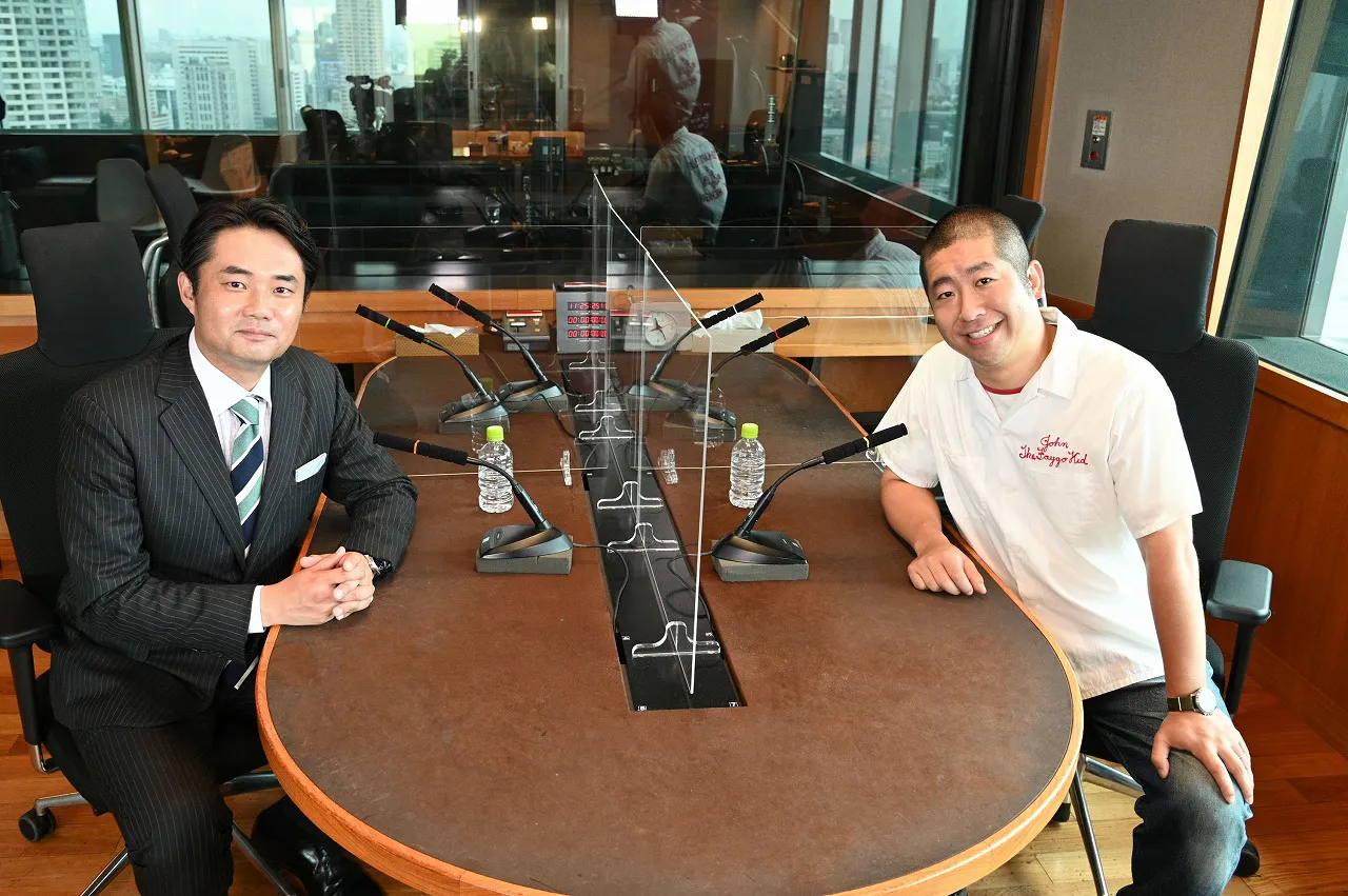 番組史上初！杉村太蔵(左)と澤部佑(右)の副音声は、MBS東京支社のラジオブースにて収録