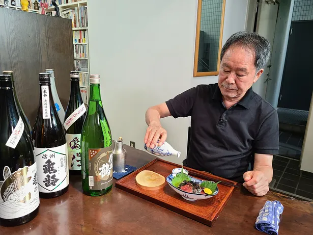 太田和彦、居酒屋探訪家ならではの“家呑み”を紹介　酒の肴は自ら台所で手作り