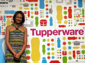 冨永愛が誕生日のサプライズに「うれしい!」と笑顔