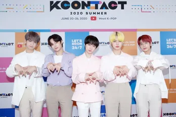 IZ*ONE、TOMORROW X TOGETHERら「KCON:TACT 2020 SUMMER」3日目のレッドカーペットに登場!