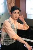 “ミュージックティーチャー”御手洗を演じる古川雄大 (C)NHK