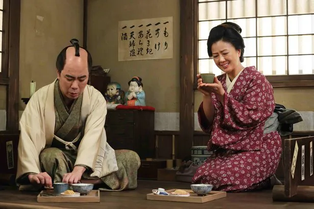 映画「みをつくし料理帖」で夫婦を演じる藤井隆(写真左)と薬師丸ひろ子
