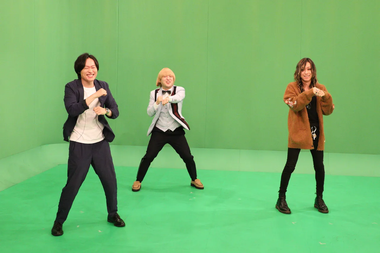 【写真を見る】和牛、渋谷が岩谷翔吾考案のハンドクラップダンスに挑戦
