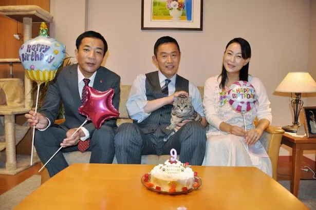 内藤剛志 ビビが主役だもんな 愛猫 ビビ 黒豆 の9歳の誕生日を特注猫用ケーキで祝福 捜査一課長 1 2 芸能ニュースならザテレビジョン