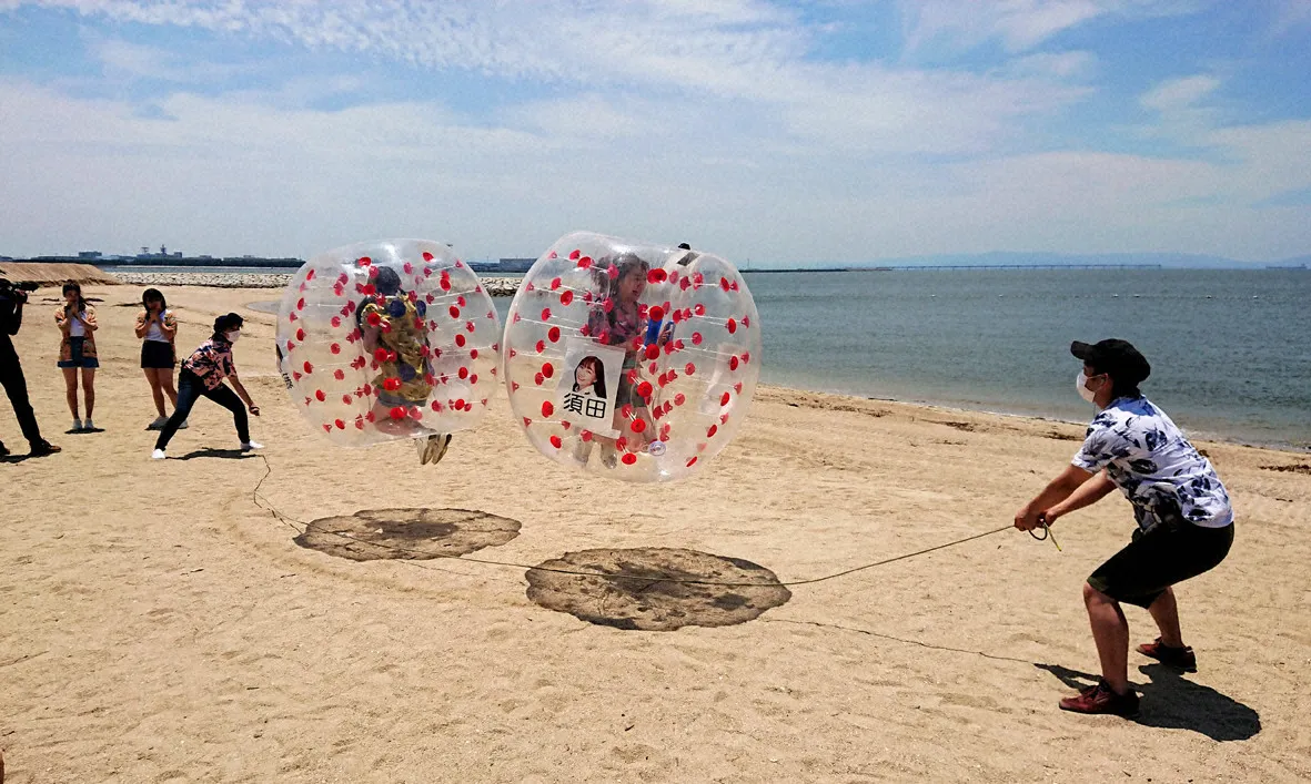 「SKE48のバズらせます!!」ではビーチで「バブルボール運動会」を実施