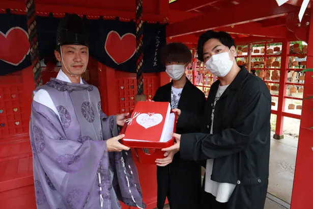 福岡・恋木神社で年に1度開催されている「恋むすび祭」に参列したボーカルデュオ・all at once