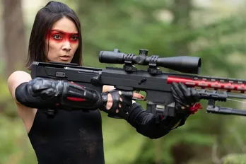 秋元才加の登場&格闘シーン公開! ハリウッド映画「山猫は眠らない8」予告編が解禁