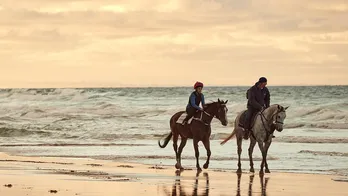 レイチェル・グリフィス監督デビュー作品、映画「ライド・ライク・ア・ガール」オフショット解禁