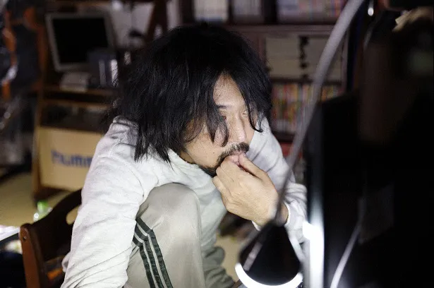 第4話のゲスト・岡田義徳は、章(木村拓哉)たちにボディーガードを依頼するニートのアラフォー無職男を演じた