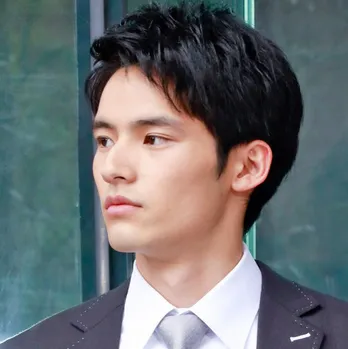 岡田健史「ありがとにゃん」ちゃめっ気たっぷりSHOTに大反響「あざと可愛い」