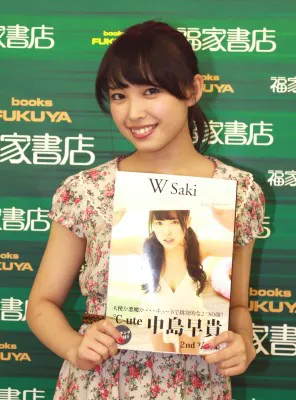 2nd写真集「W Saki」を発売した℃-ute・中島早貴