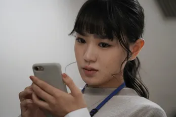 <奈緒>ホラー映画の巨匠も絶賛! 恐怖におびえる“迫真の演技”場面カットが解禁