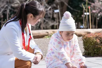 生きたいと願う少女・美和(新津ちせ)と、生きる希望を失った祥子(小島藤子)の交流を描く<ディア・ペイシェント>