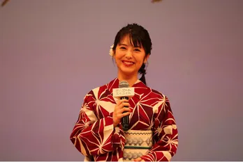 浜辺美波、まっくろ!!6歳の美少女SHOTに反響「既に可愛い！」「小さい頃から天使」