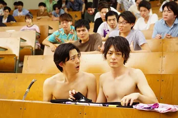 ブラジャーを被る矢本悠馬&必死な森永悠希の“カオス場面写真”公開!映画版「ぐらんぶる」