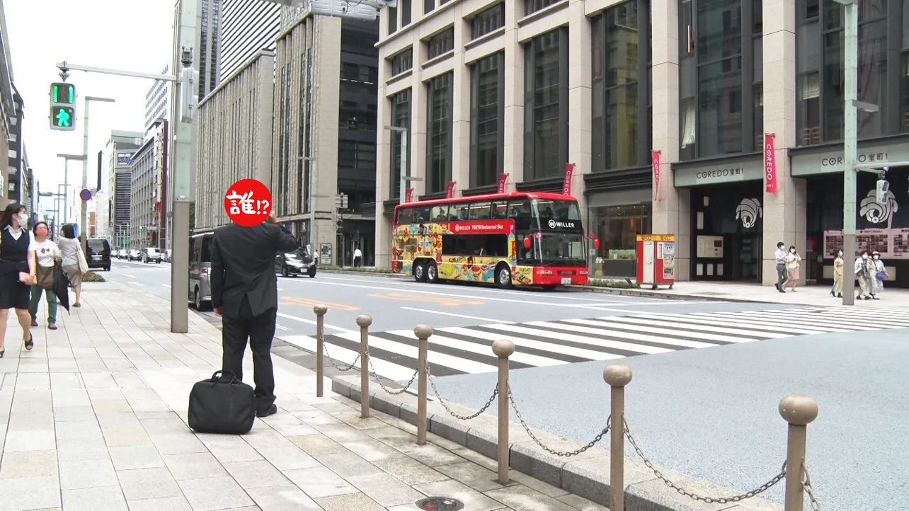 【写真を見る】浜田雅功が向かったのは東京・日本橋の横断歩道。ドラマ好きが見れば一発で分かるはず