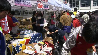 宮城県の商店街の復興への道を描く