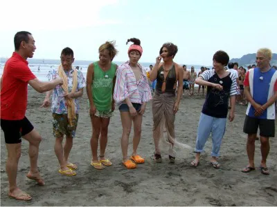 【写真】夏のビーチにオネエ5人が大集合！