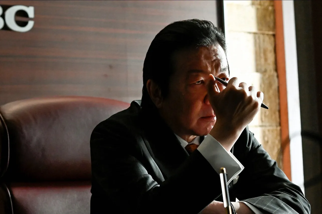 東京中央銀行 副頭取の三笠洋一郎(古田新太)。物静かだが決して温厚な性格ではなく、本性は極めて冷酷。部下を平然と切り捨てる男