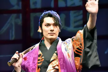 崎山つばさ、主演舞台開幕に感慨「初舞台を踏む時のような久しぶりの感覚です」