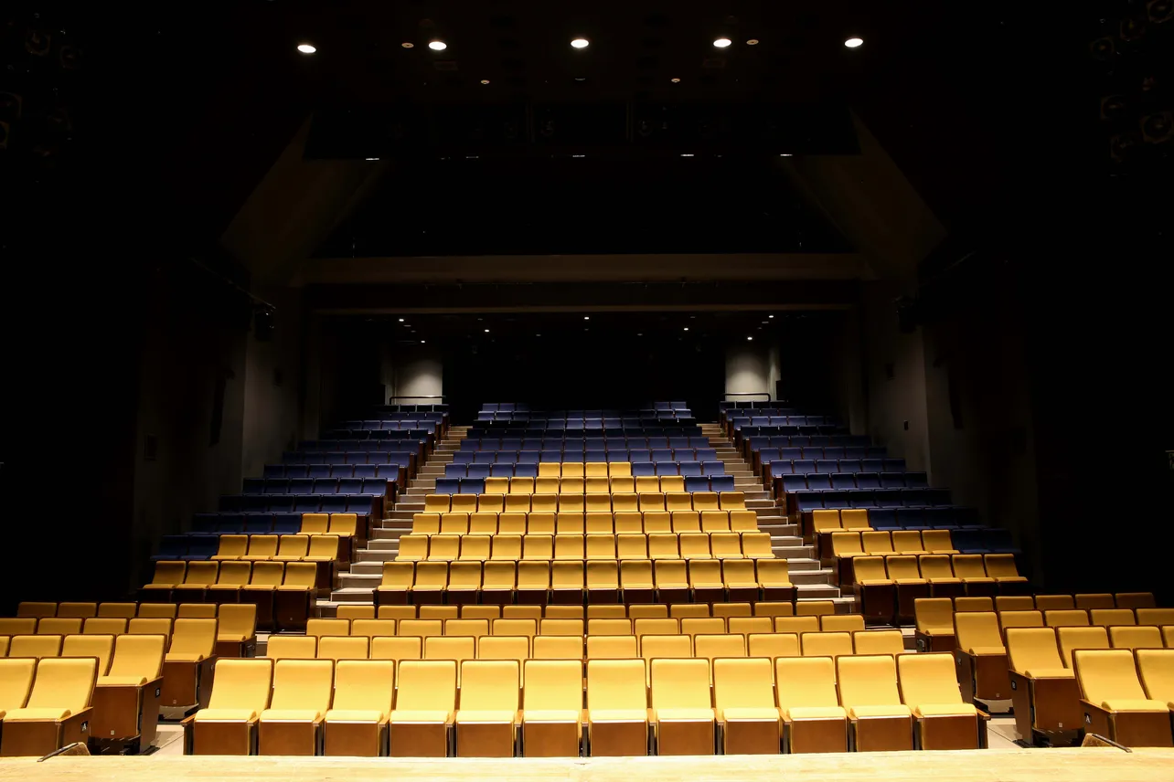 再び客席が満員になる日に向けて、宮藤官九郎が本多劇場を強力サポート！