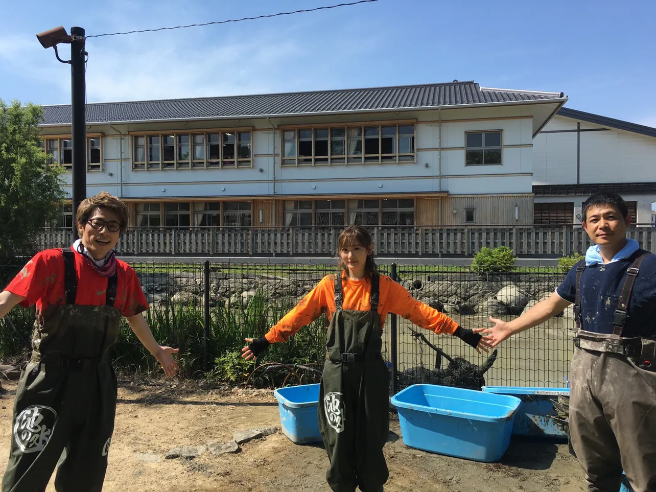 【写真を見る】田村淳、生駒里奈らは長州藩の藩校・明倫館の水練池へ