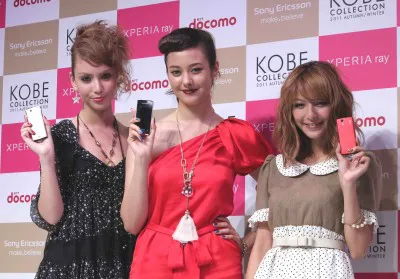 Xperia新モデル発表会に出席したモデルの滝沢カレン、浦浜アリサ、大石参月（写真左から）