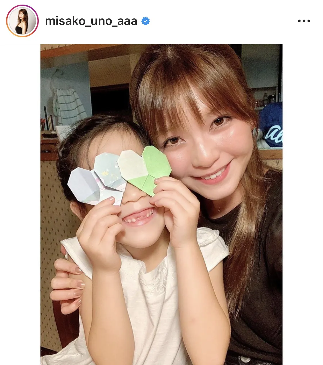 【写真を見る】AAA宇野実彩子、姪っ子との天使級2SHOTに「癒される」の声続出！(その他、大胆胸元や美肌SHOTも!!)