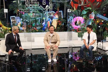 瑛人「香水」披露でまたもチャート席巻！ ダウンタウンとのトークで“ドルガバ”秘話も＜HEY!HEY!NEO!＞