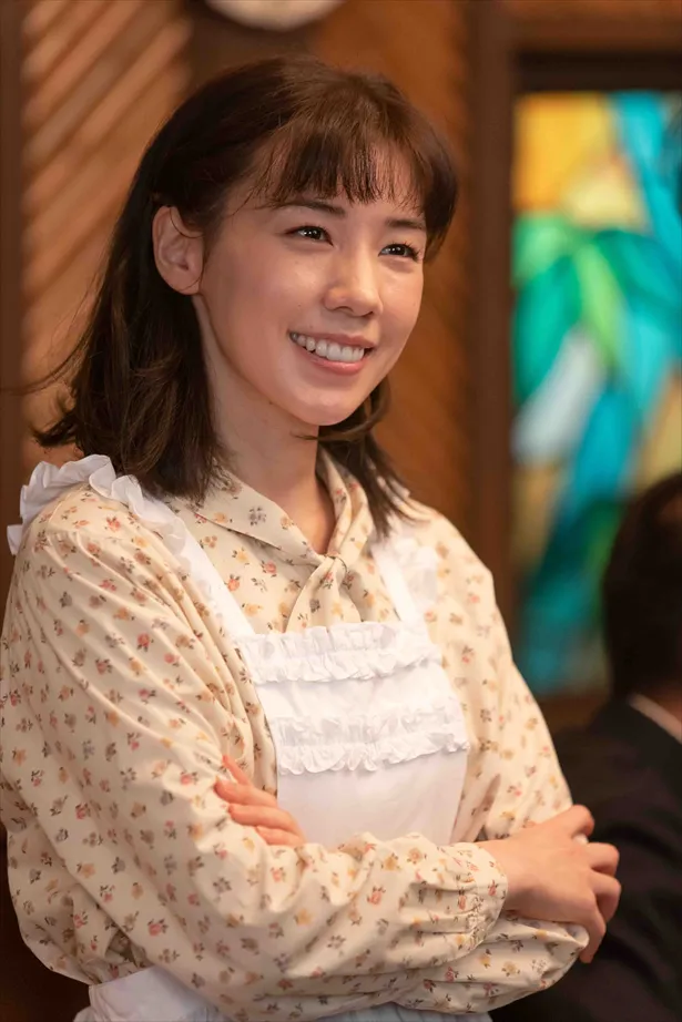 【写真を見る】過去が謎だらけ！喫茶「バンブー」恵(仲里依紗)