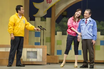 舞台「こんにちは赤ちゃん」に出演の三宅裕司、真矢みき、伊東四朗（写真左から）