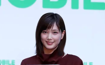 本田翼、“愛犬ガブちゃん”とのまったり2SHOTにファンメロメロ「元気そうで嬉しい」「天使かなって」