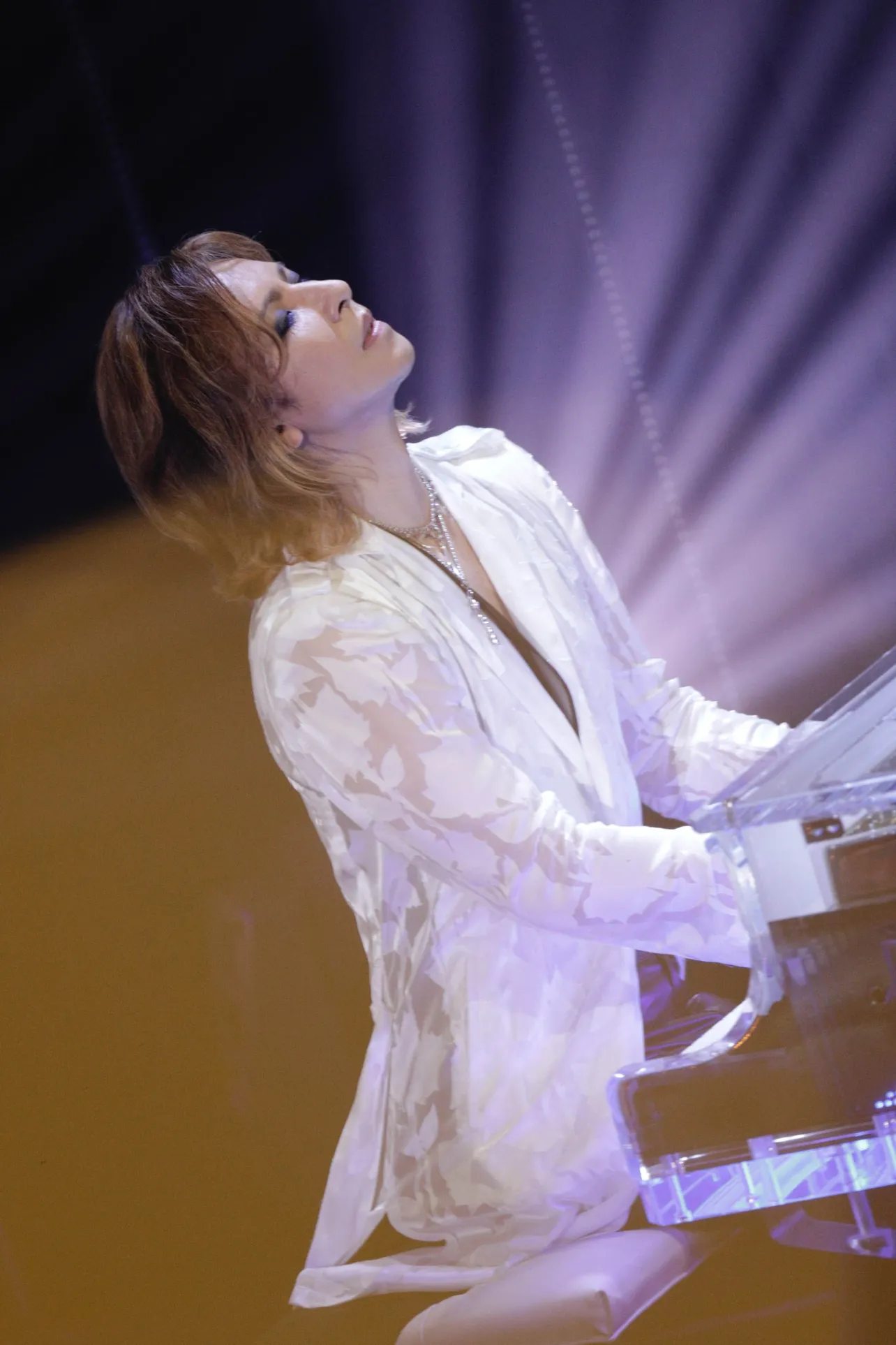 YOSHIKIがピアノで「Forever Love」を披露！