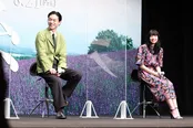 【写真を見る】3度目の共演で息もピッタリな菅田将暉＆小松菜奈…2人とも輝く笑顔！