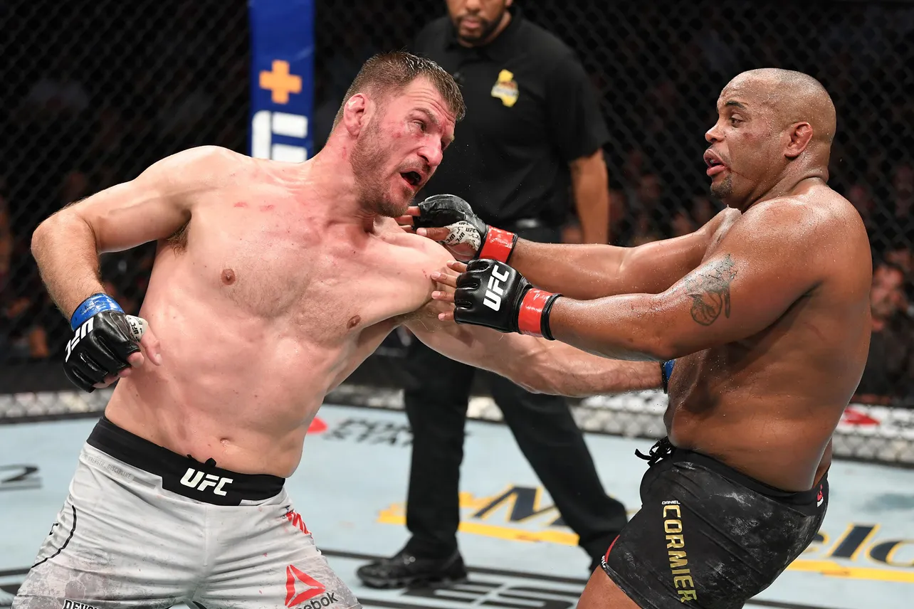 UFC241での第2戦では、スティーペ・ミオシッチが逆転KOで王座奪還！