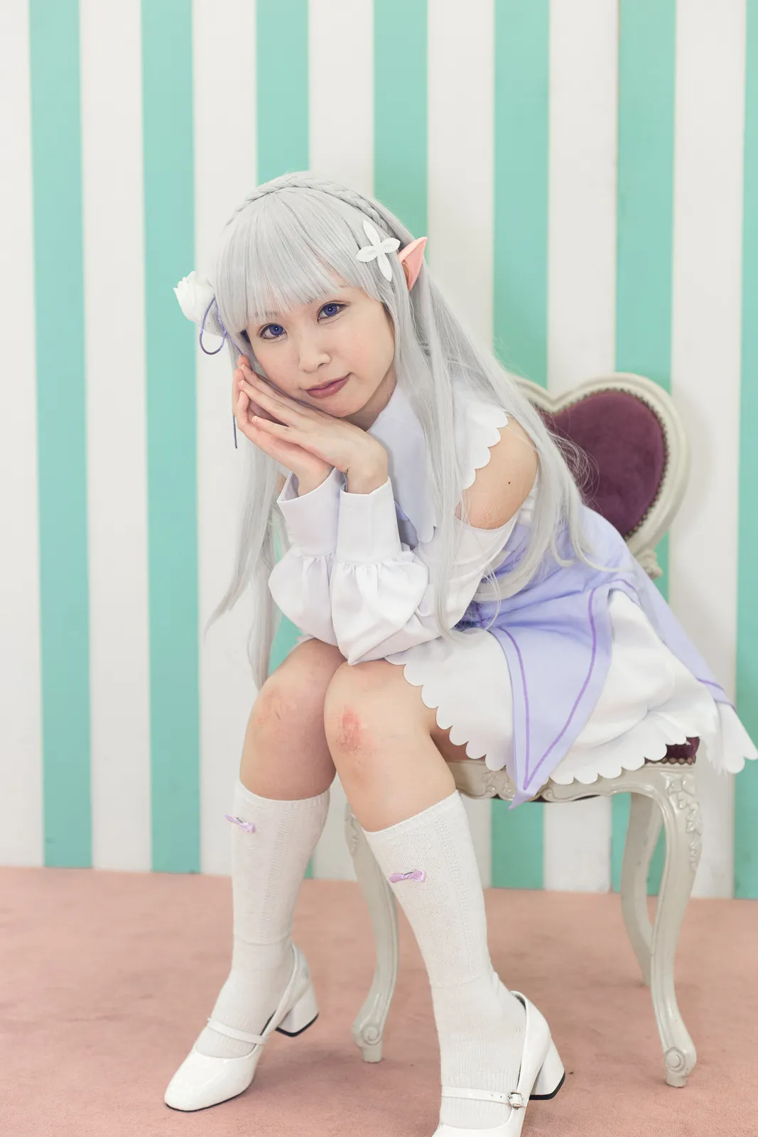 「Re:ゼロから始める異世界生活 Memory Snow」のエミリアのコスプレで参加した“萌多まゆ”さん