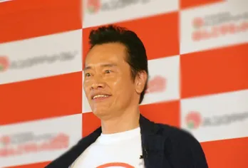 遠藤憲一の“白Tシャツを気にしつつスイカを食べる姿”が「お茶目すぎ」と反響