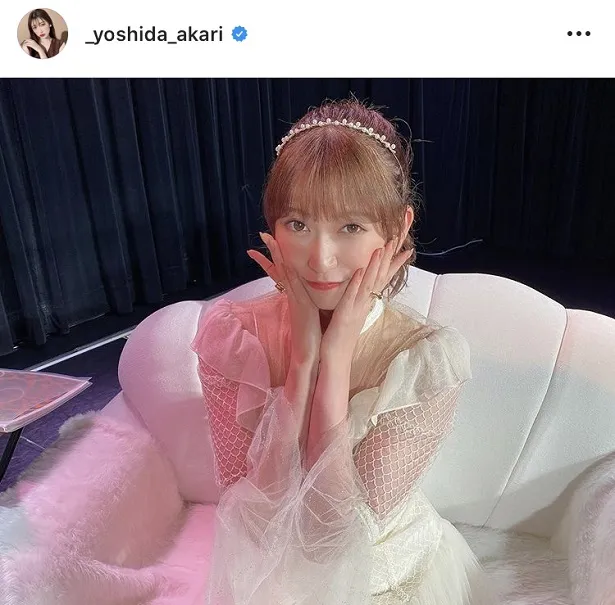 【写真を見る】真っ白なドレスに身を包む吉田朱里に「完全に天使」と絶賛の声