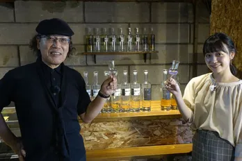 “酒場詩人”吉田類がクラフトジンでほろ酔い気分、真夏の北海道を舞台にアウトドア&グルメを紹介!