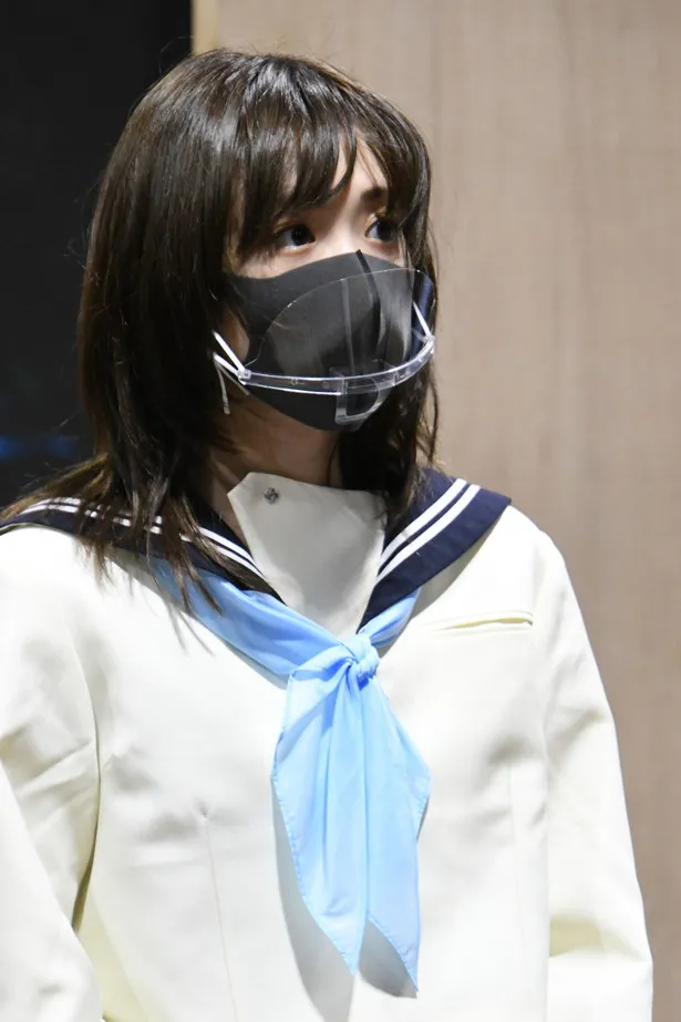 【写真を見る】主演・生駒里奈は女子中学生役　透明感抜群な“セーラー服姿”を披露する
