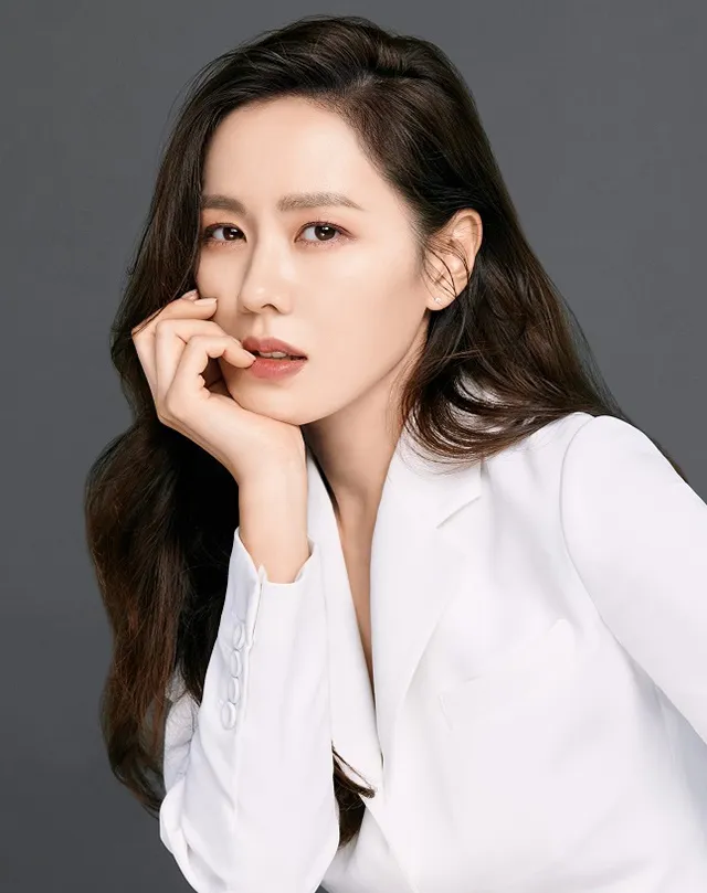 「愛の不時着」で主演。韓国の人気女優ソン・イェジン
