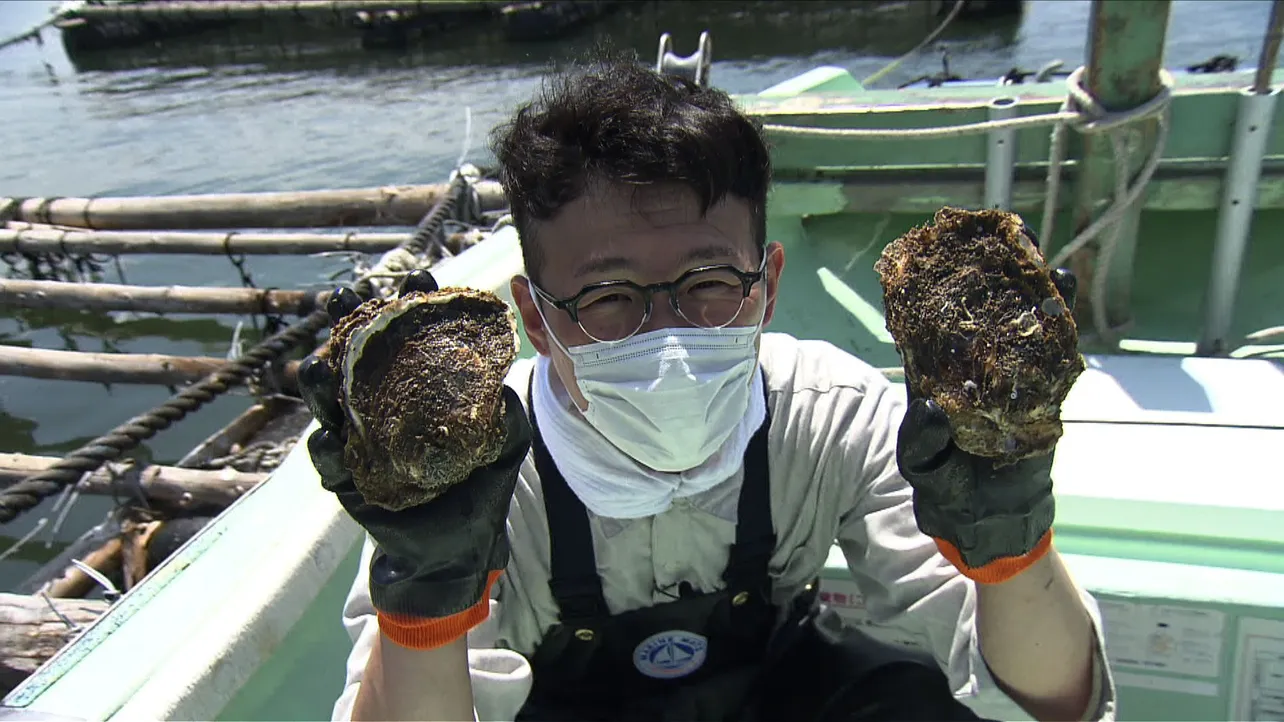 岩ガキを採る馬場裕之