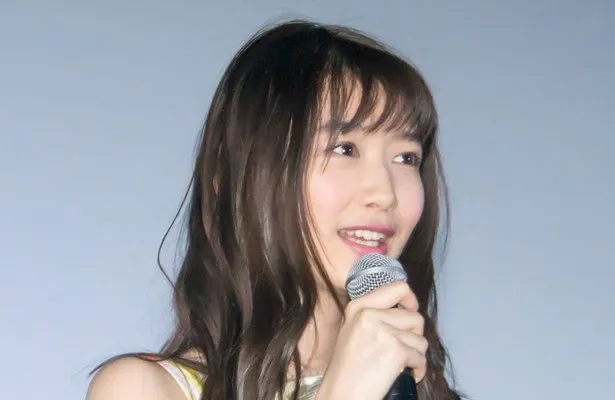 岡本夏美 濡れ髪 ツヤ肌あらわ Shotにファン興奮 セクシー オトナな写真 芸能ニュースならザテレビジョン