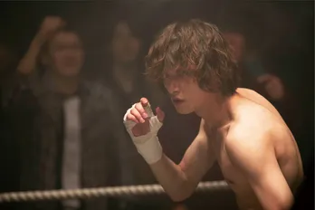 横浜流星、プロ選手との“迫力”ファイトシーン解禁！「10kg体重を増やしました」